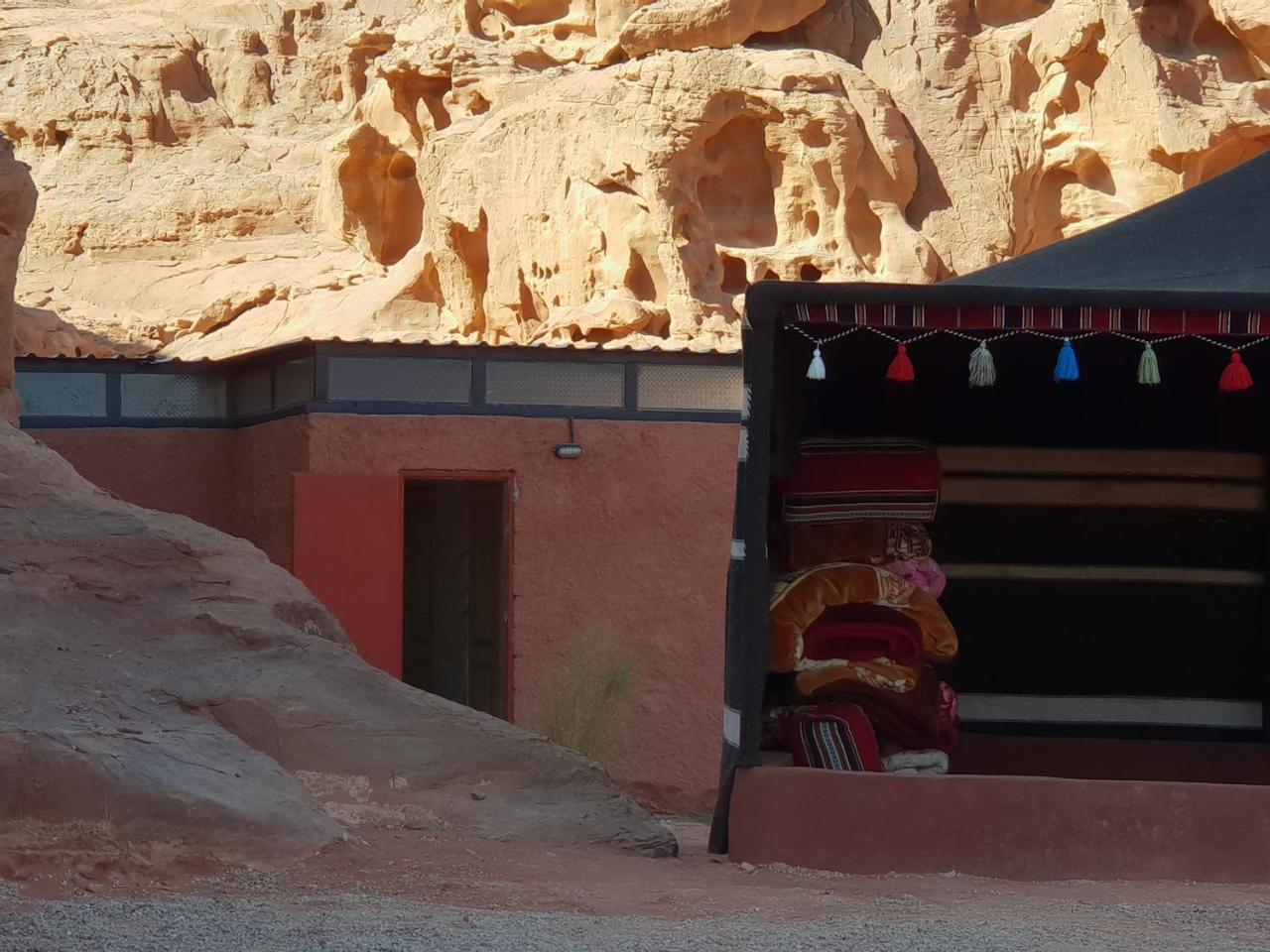Hotel Real Bedouin Experience Tours & Camp Wadi Rum Exterior foto